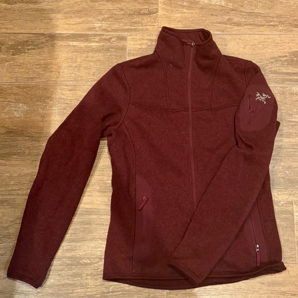 arcteryx cardigan maroon women’s
